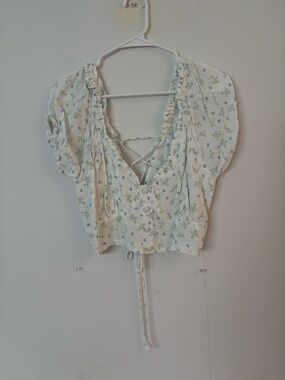 brand new! cotton on white, green & blue floral tie back puff sleeve crop top🤍